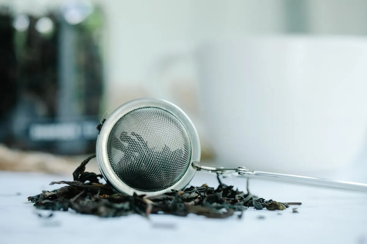 How to Brew Loose-Leaf Tea Without a Teapot: Five Everyday Methods